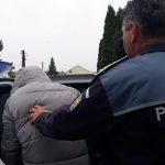 A patruns pe geam si a furat banii din portofel tanar din Cozmesti arestat
