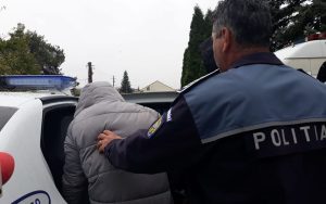 A patruns pe geam si a furat banii din portofel tanar din Cozmesti arestat