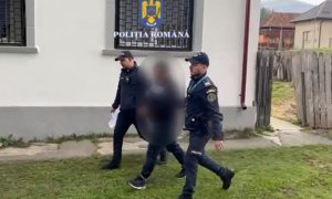 Batuti si jefuiti pentru pensie doi tineri din Murgeni capturati dupa un an de la talharie