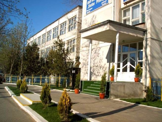 Elevii din Vaslui exceleaza la chimie 28 de calificari la etapa nationala si un premiu I obtinut de un elev de clasa a VIII a