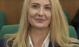 Liliana Trifan concediata din functia comoda de la Gaz Est Confidenta lui Barbu pierde salariul oferit cadou de seful sau