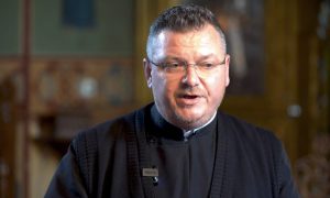 Ouale rosii din Joia Mare credinta sau veche superstitie raspunde parintele Andrei Mereuta protopop de Barlad
