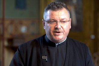 Ouale rosii din Joia Mare credinta sau veche superstitie raspunde parintele Andrei Mereuta protopop de Barlad