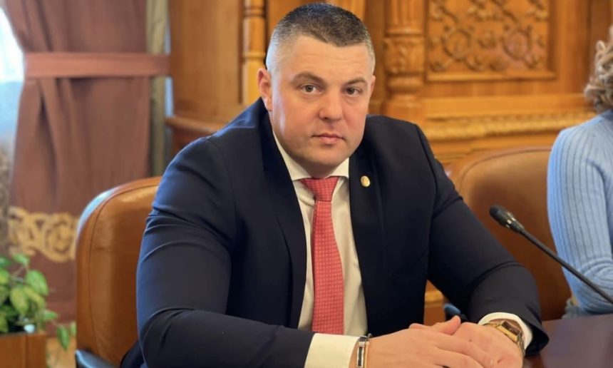 Prefectul Eduard Popica o critica pe Stoiciu Moralitate pe jumatate Daca aveti principii parasiti si Senatul