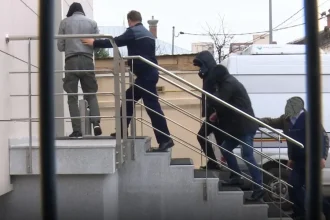Trei condamnati prinsi de politisti si transportati direct la inchisoare