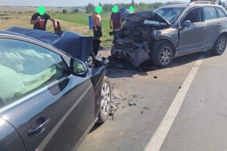 Accident frontal grav pe DE 581 la Tutova Trei persoane au fost transportate la spital