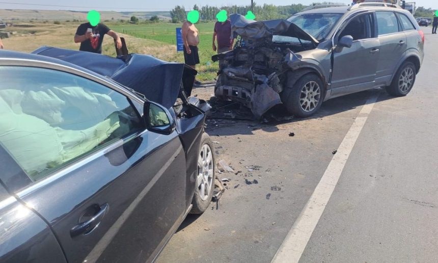 Accident frontal grav pe DE 581 la Tutova Trei persoane au fost transportate la spital
