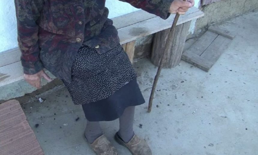 Batrana de 88 de ani descoperita semi deshabata si plina de vnatai Suspectul se odihnea in locuinta ei