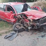 Coliziune frontal violent la Fntnele Trei persoane au fost transportate la spital n urma acidentului dintre dou maini