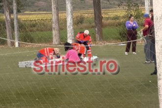 Copil de 8 ani lovit in cap de o poarta de fotbal in Dragomiresti A lesinat a vomit si a fost dus de urgenta la spital