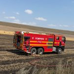 Incendiu devastator la Giurcani Un utilaj agricol a fost cuprins de flacari care s au extins pe hectare de terren si ameninta o ferma