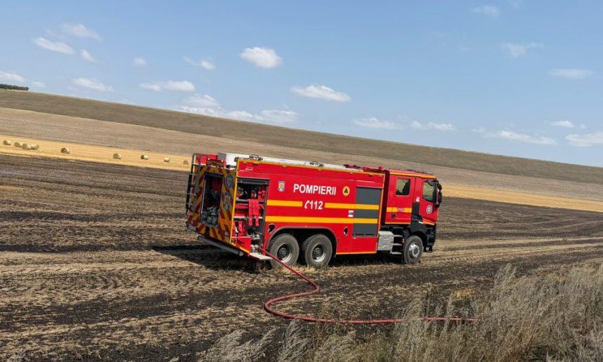 Incendiu devastator la Giurcani Un utilaj agricol a fost cuprins de flacari care s au extins pe hectare de terren si ameninta o ferma
