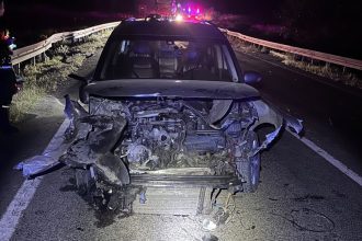 Masina arasa complet la Ursoaia Autoturismul era in totalitate cuprins de flacari la sosirea pompierilor