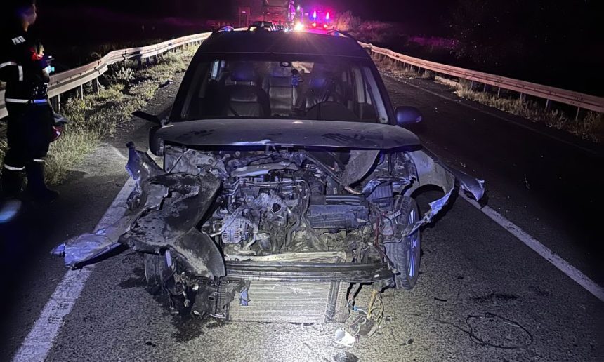 Masina arasa complet la Ursoaia Autoturismul era in totalitate cuprins de flacari la sosirea pompierilor