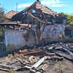 O candela aprinsa a cauzat un incendiu la Solestii Trei camere si acoperisul unei anexe au fost distruse prin foc