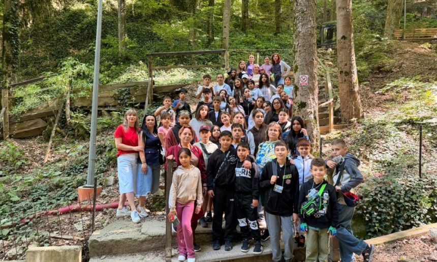 Tabara gratuita la Predeal pentru 45 de elevi din Vaslui sase zile de aventura educatie si socializare la munte