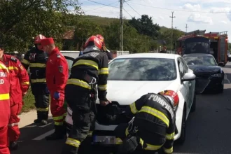 Accident cu trei mașini pe DN 24, la Muntenii de Jos. Opt persoane implicate, două rănite