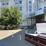 Bătrân de 90 de ani declarat mort, dar respira. Întrebări pentru managerul spitalului