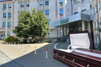 Bătrân de 90 de ani declarat mort, dar respira. Întrebări pentru managerul spitalului