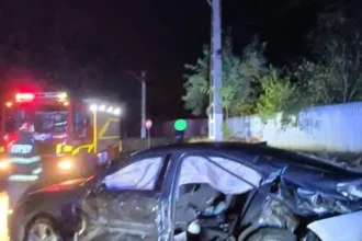 Femeie blocată în mașină după un accident la Ștefan cel Mare