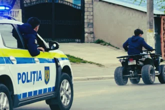 Urmărire ca în filme la Chițoc: minor de 16 ani, fără permis, a lovit mașina Poliției
