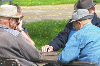 Vaslui: 20.000 mai mulți pensionari decât salariați, 24.000 cu indemnizație socială