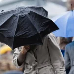 Vremea se răcește brusc! Scad temperaturile cu 15 grade, vin ploile și ninsoarea